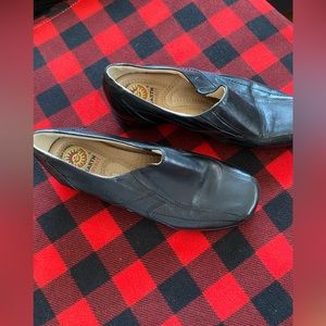 Black Leather Earth Spirit Shoes - size 8 - 2” heel - EUC
